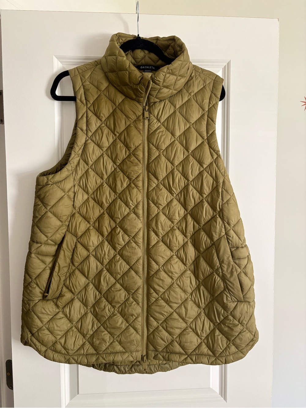 Athleta Quilted Olive Green Puffer Vest 🫒